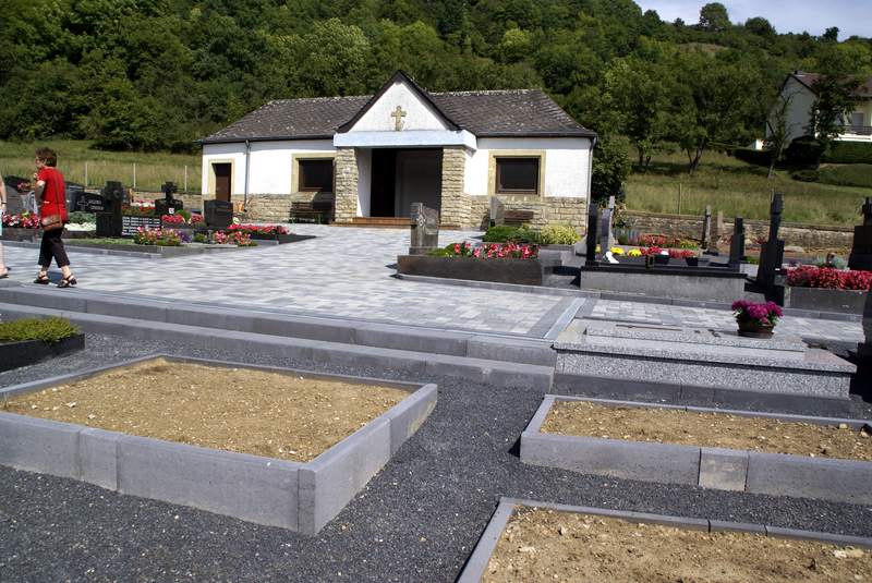 Unser Friedhof wird verschoenert 2008 Bild Nr.012